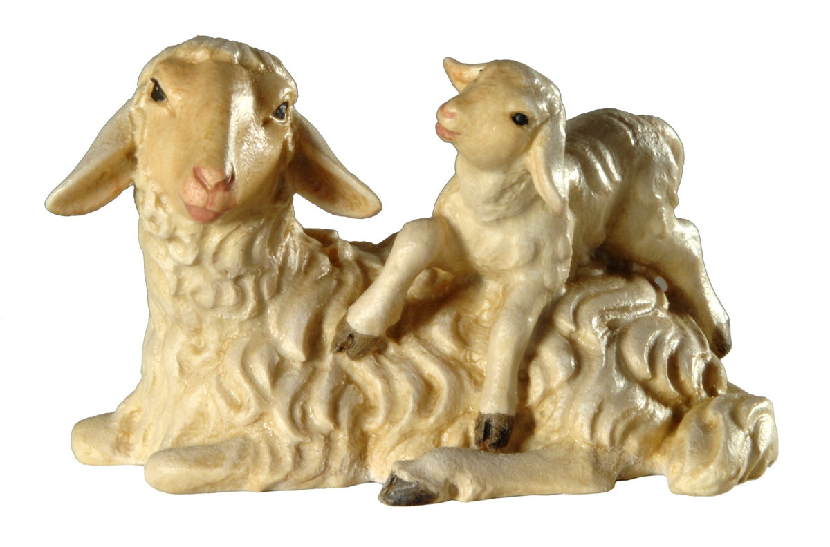 Schaf liegend mit Lamm