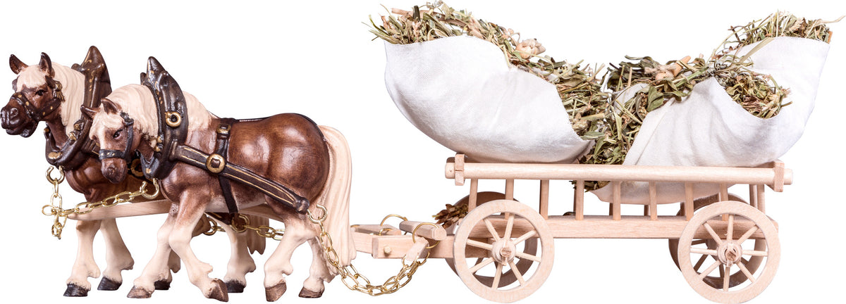 2 Zugpferde mit Leiterwagen und Heu