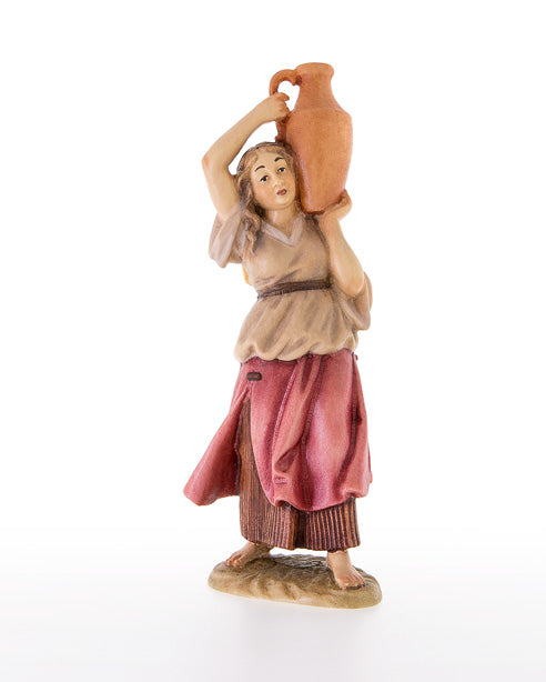 Wasserfrau mit Krug auf der Schulter