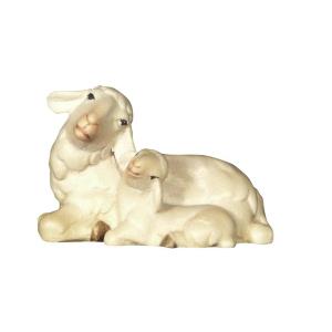 Schaf liegend mit Lamm schlafend
