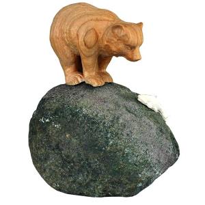 Bär stehend auf Stein