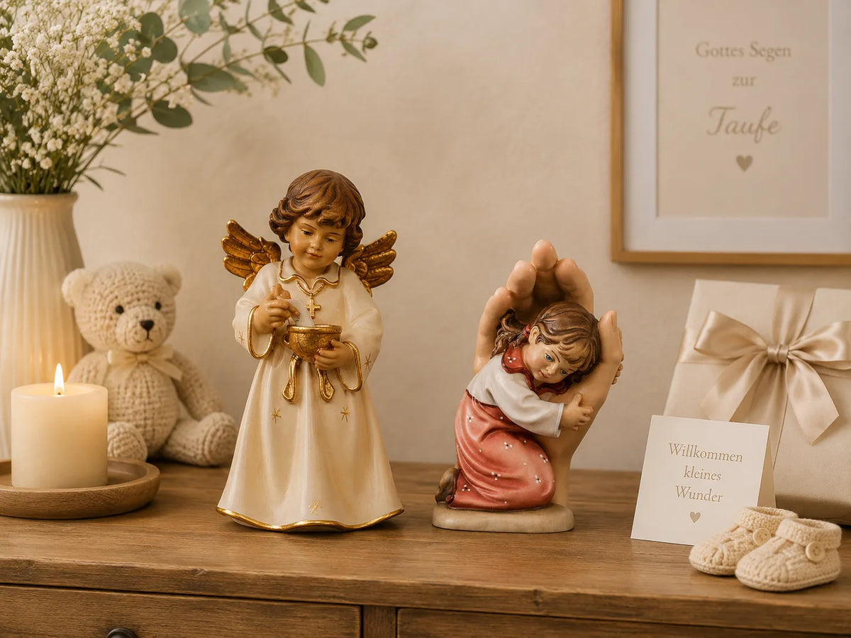 Holzgeschnitzte und handbemalte Figuren zur Taufe und Geburt