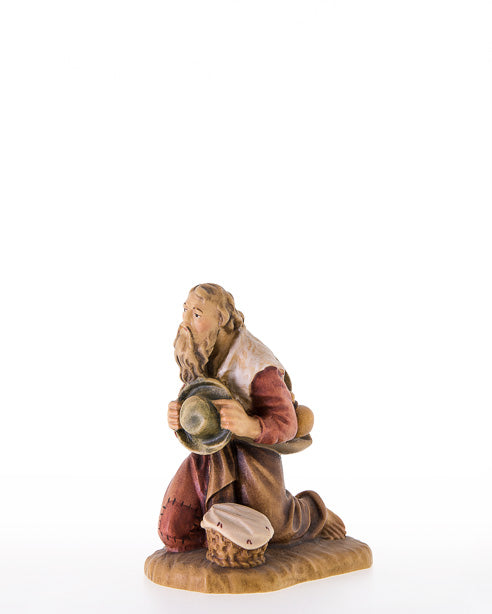 Kniender Hirt mit Hut und Korb