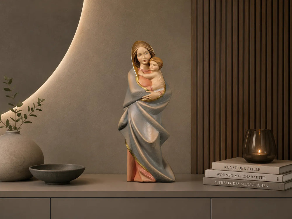 Madonna_modern_auf_Sideboard_holzgeschnitzt