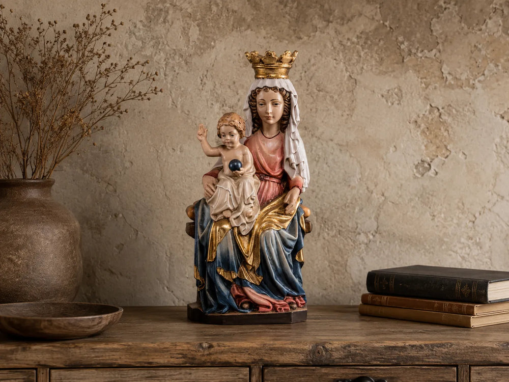 Madonna_romanisch_auf_Sideboard_holzgeschnitzt